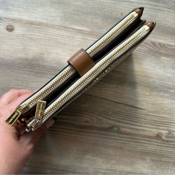 Michael Kors Adele Leather Smartphone Wallet - Picture 3 of 5